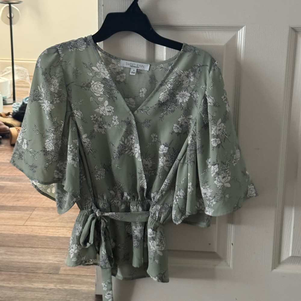 Sweet Rain Green and White Flutter Sleeve Blouse with Tie Front